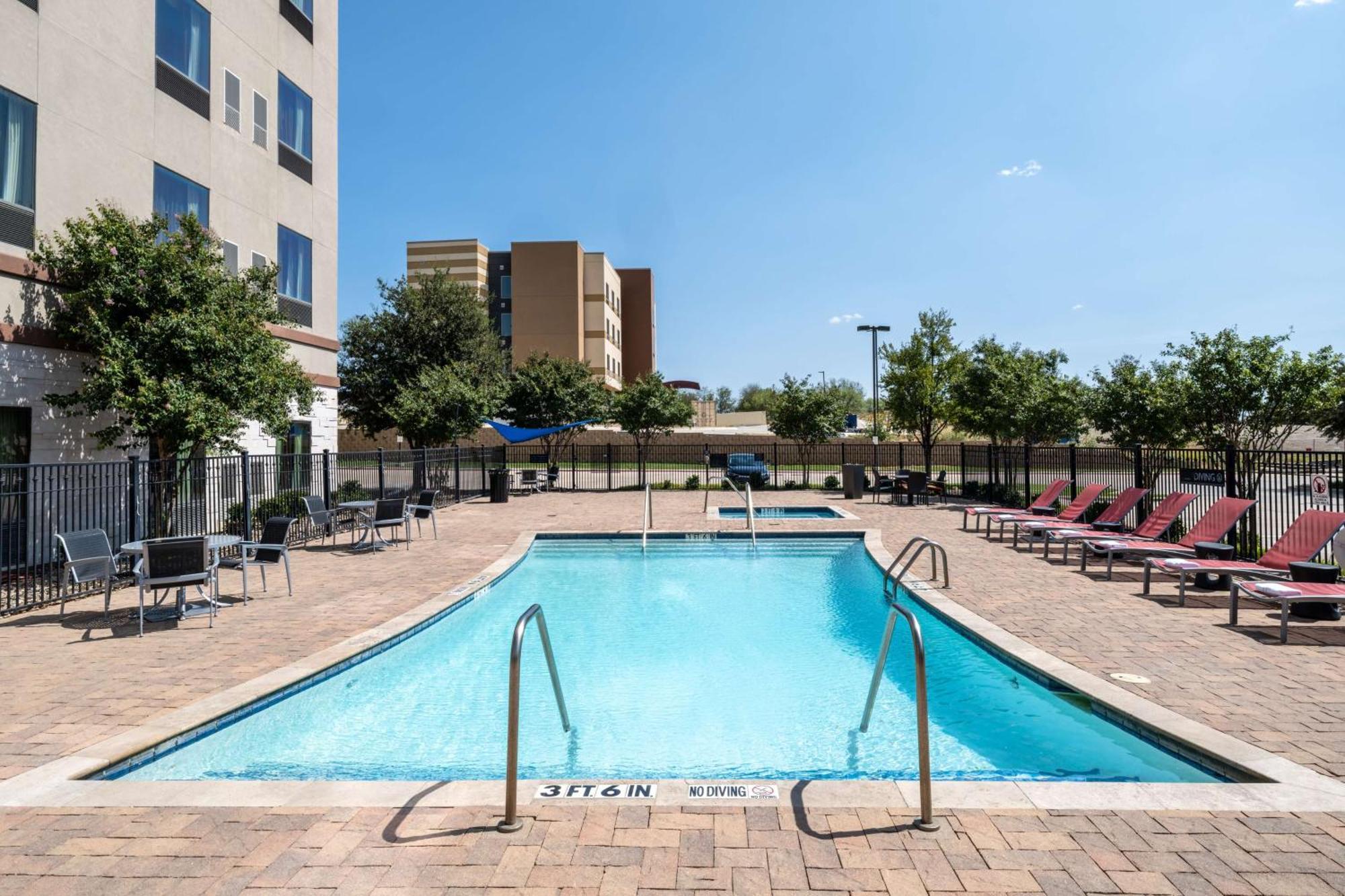 Hilton Garden Inn Ft Worth Alliance Airport Roanoke Bagian luar foto