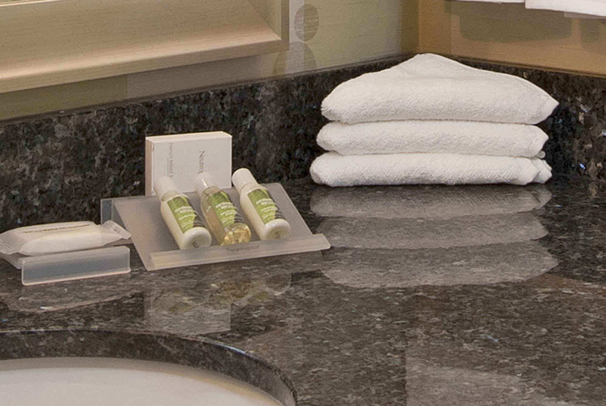 Hilton Garden Inn Ft Worth Alliance Airport Roanoke Bagian luar foto