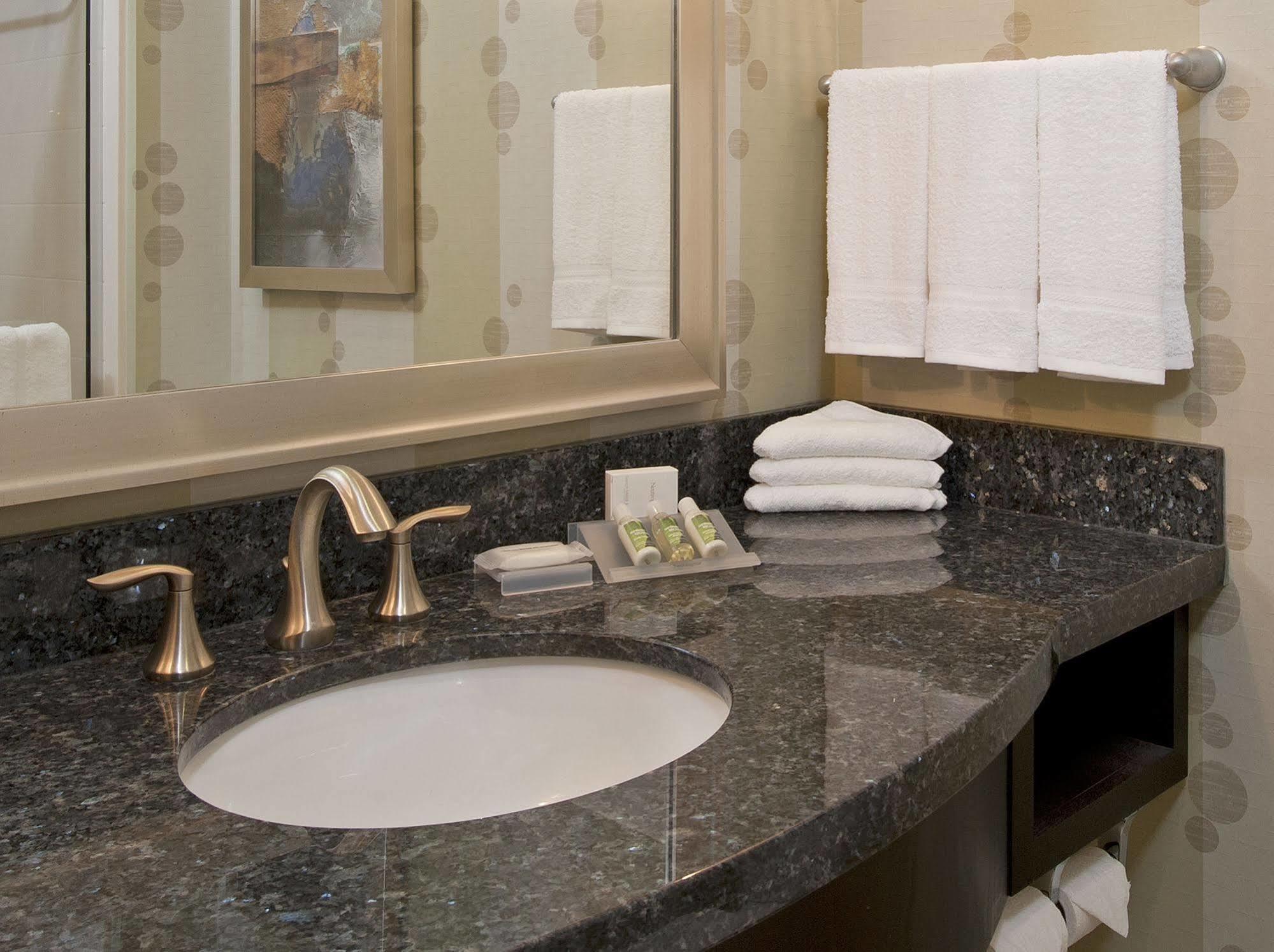 Hilton Garden Inn Ft Worth Alliance Airport Roanoke Bagian luar foto