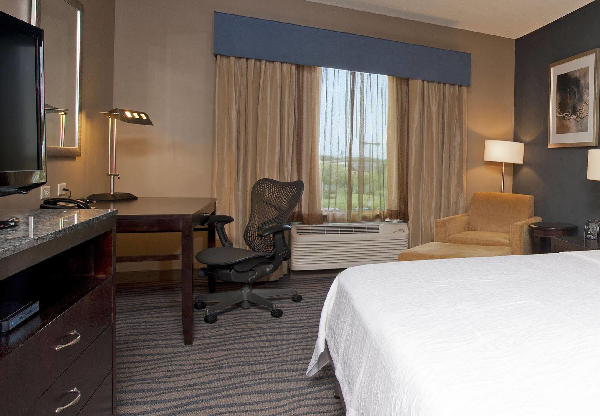 Hilton Garden Inn Ft Worth Alliance Airport Roanoke Bagian luar foto